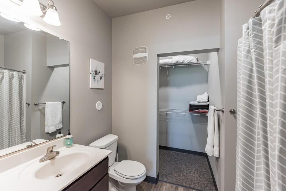 Spacious 2Br Suite Plus Patio Near Iowa State Эймс Экстерьер фото