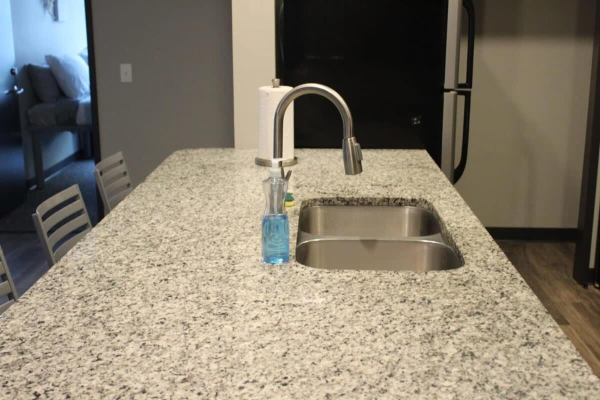 Spacious 2Br Suite Plus Patio Near Iowa State Эймс Экстерьер фото