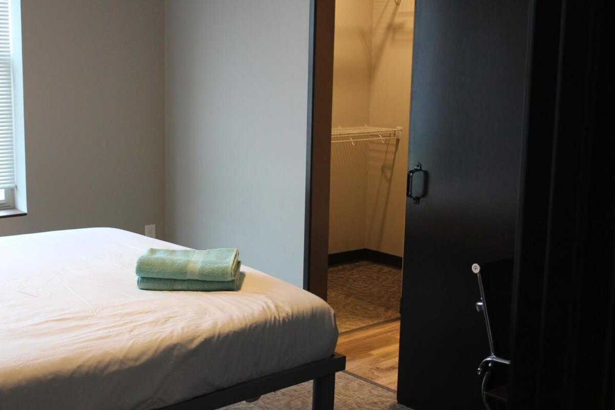 Spacious 2Br Suite Plus Patio Near Iowa State Эймс Экстерьер фото
